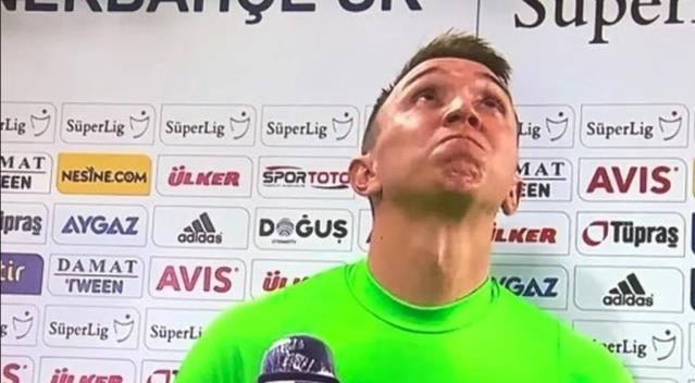 Fernando Muslera galibiyeti, yakın zamanda kaybettiği annesine armağan ederken duygusal anlar yaşadı.
