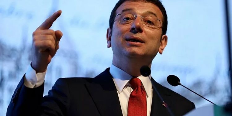 Ekrem İmamoğlu’na cuma namazı çıkışı camide tahrik. Bul beni Ekrem