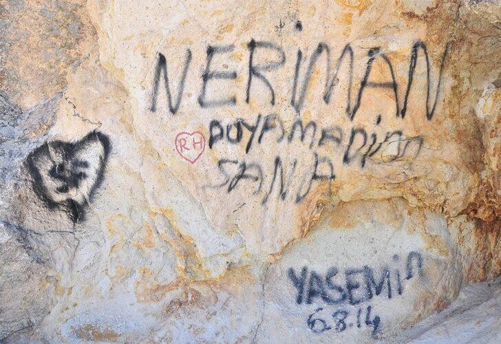 Peribacalarına Boyalı Tahrip! Utanç verici