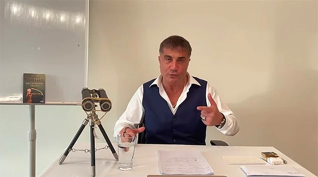 Sedat Peker; AKP'li Karaca Sezgin Baran Korkmaz'ın Hediye Ettiği Arabayı Kullanıyordu