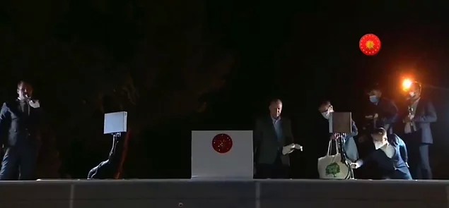 Erdoğan Marmaris'te Yangından Etkilenen Vatandaşlara Çay Dağıttı