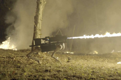 Alev püskürten robot köpek geliyor