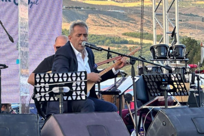 Yavuz Bingöl konserine 8 kişi gelince sahneden indi!